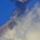Sacatepéquez activa alerta anaranjada por 15 explosiones por hora del volcán de Fuego