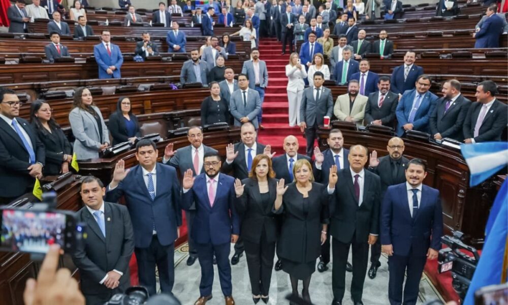 Congreso juramenta a magistrados del TSE para el período 2026-2032