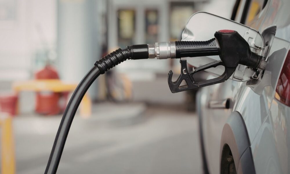 Petróleo al alza pone presión sobre precios internos, pero descartan desabastecimiento