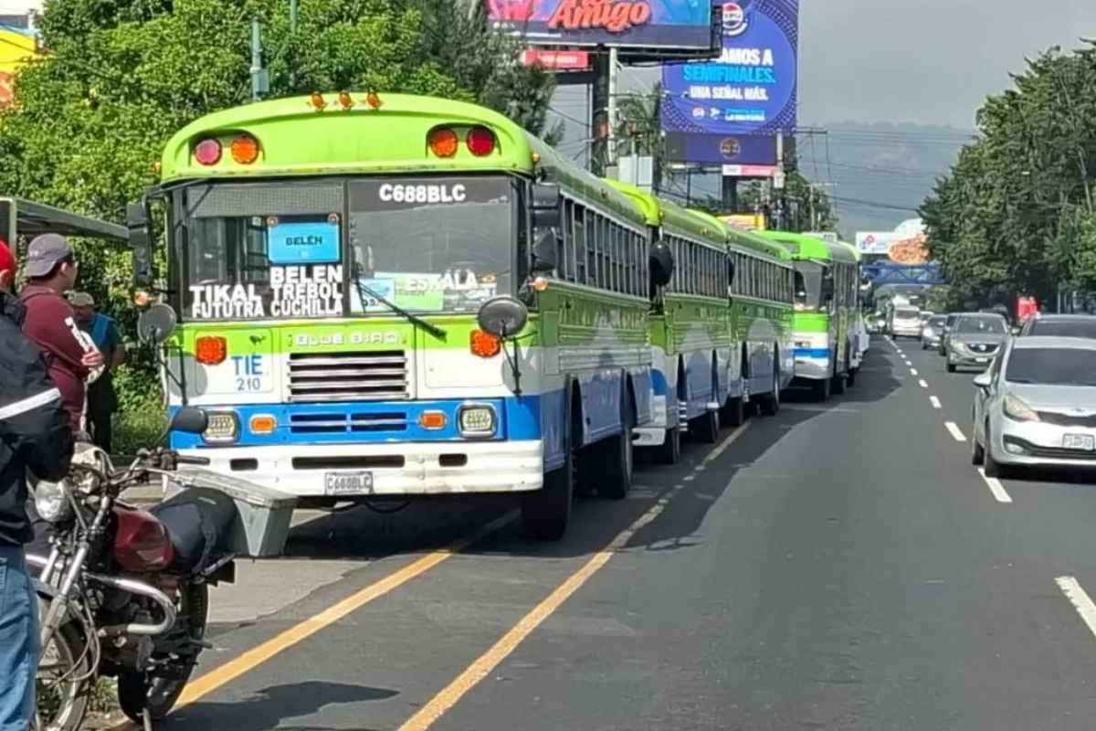 Transporte paralizado en Mixco segundo día sin buses agrava movilidad y tensión por tarifa