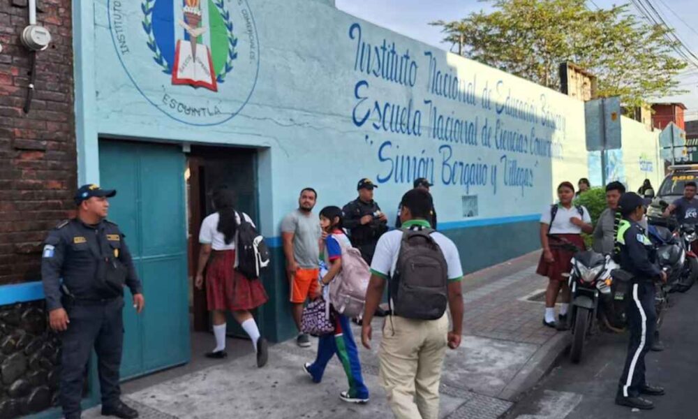 Alertas en colegios investigan mensajes de “tiroteo mañana”