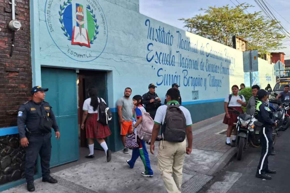 Alertas en colegios investigan mensajes de “tiroteo mañana”