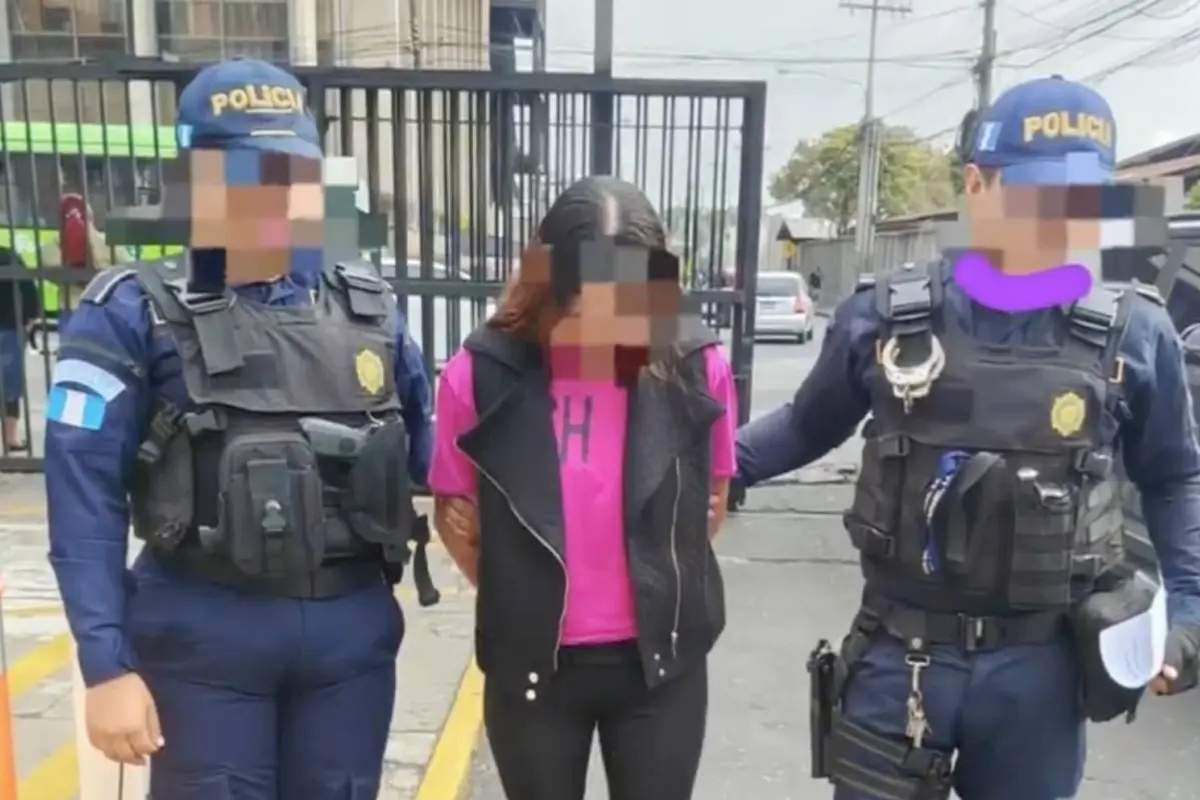 Capturan a madre investigada por la muerte de una niña de 3 años