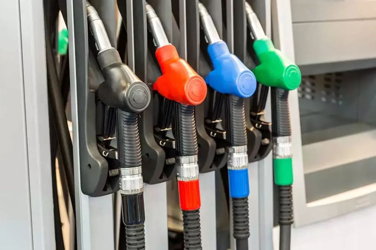 Congreso autoriza subsidio temporal a combustibles para mitigar alza internacional