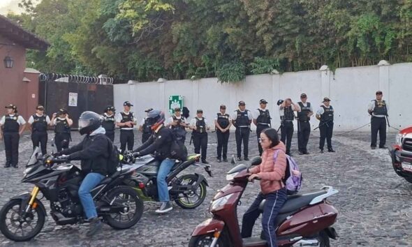 Elección de rector de la Usac se desarrolla entre protestas y cuestionamientos en Antigua Guatemala