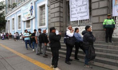 Elecciones generales en Perú arrancan con demoras en centros de votación por fallas logísticas