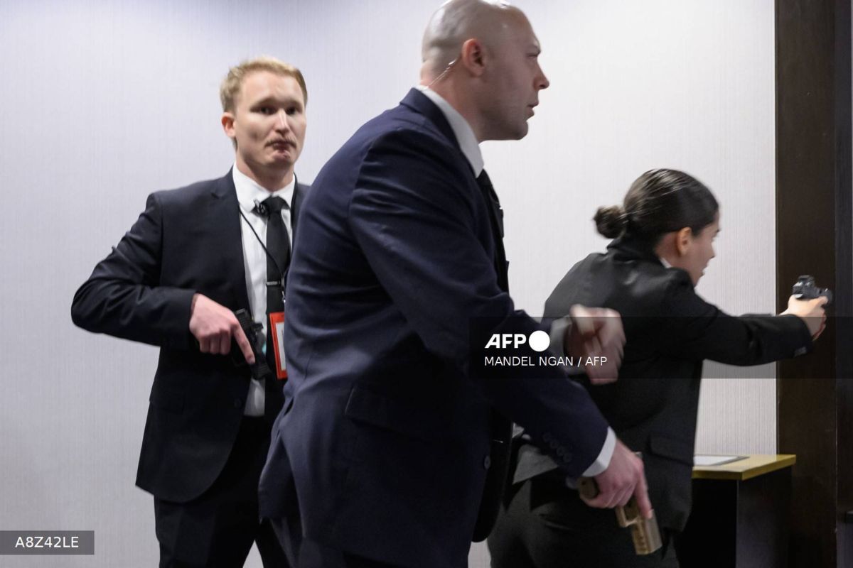 Evacúan a Donald Trump tras tiroteo en gala de Washington