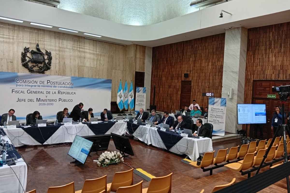 Evaluación de aspirantes a fiscal general arranca con bajas calificaciones en primera jornada