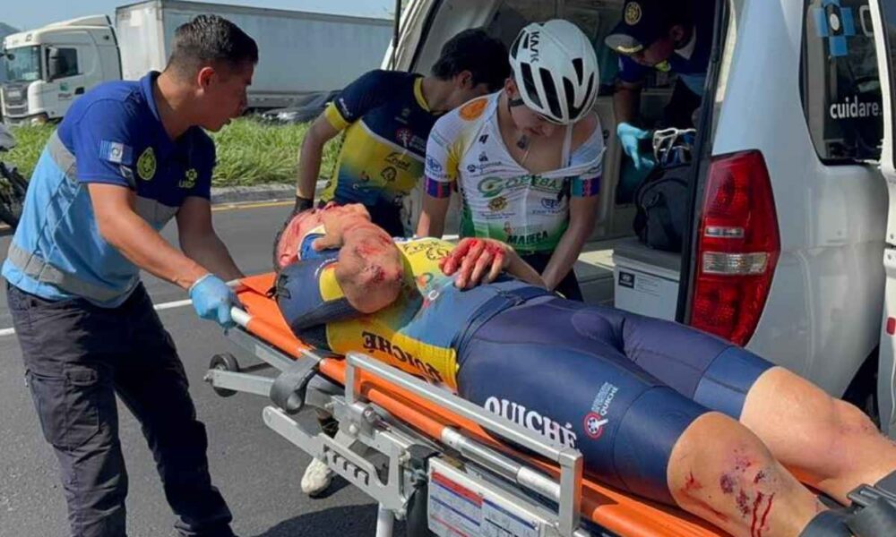 Vuelta Bantrab arranca con caída masiva tras invasión de motociclistas