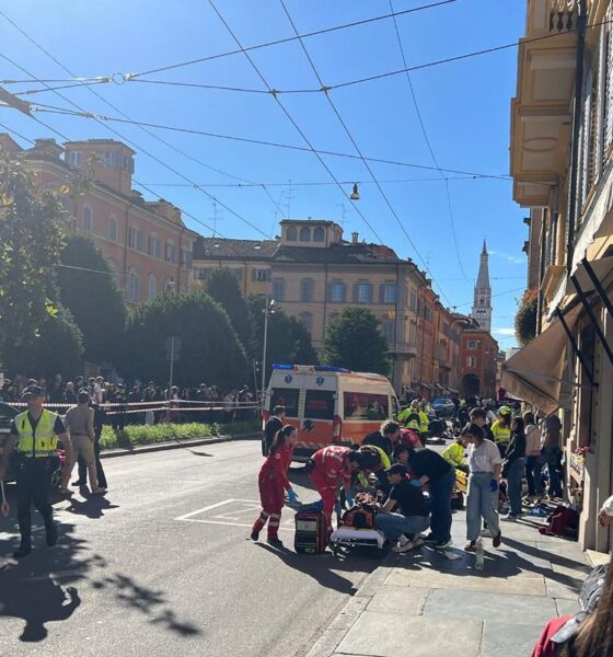 Atropello múltiple en Italia deja ocho heridos en Módena; autoridades investigan posible atentado