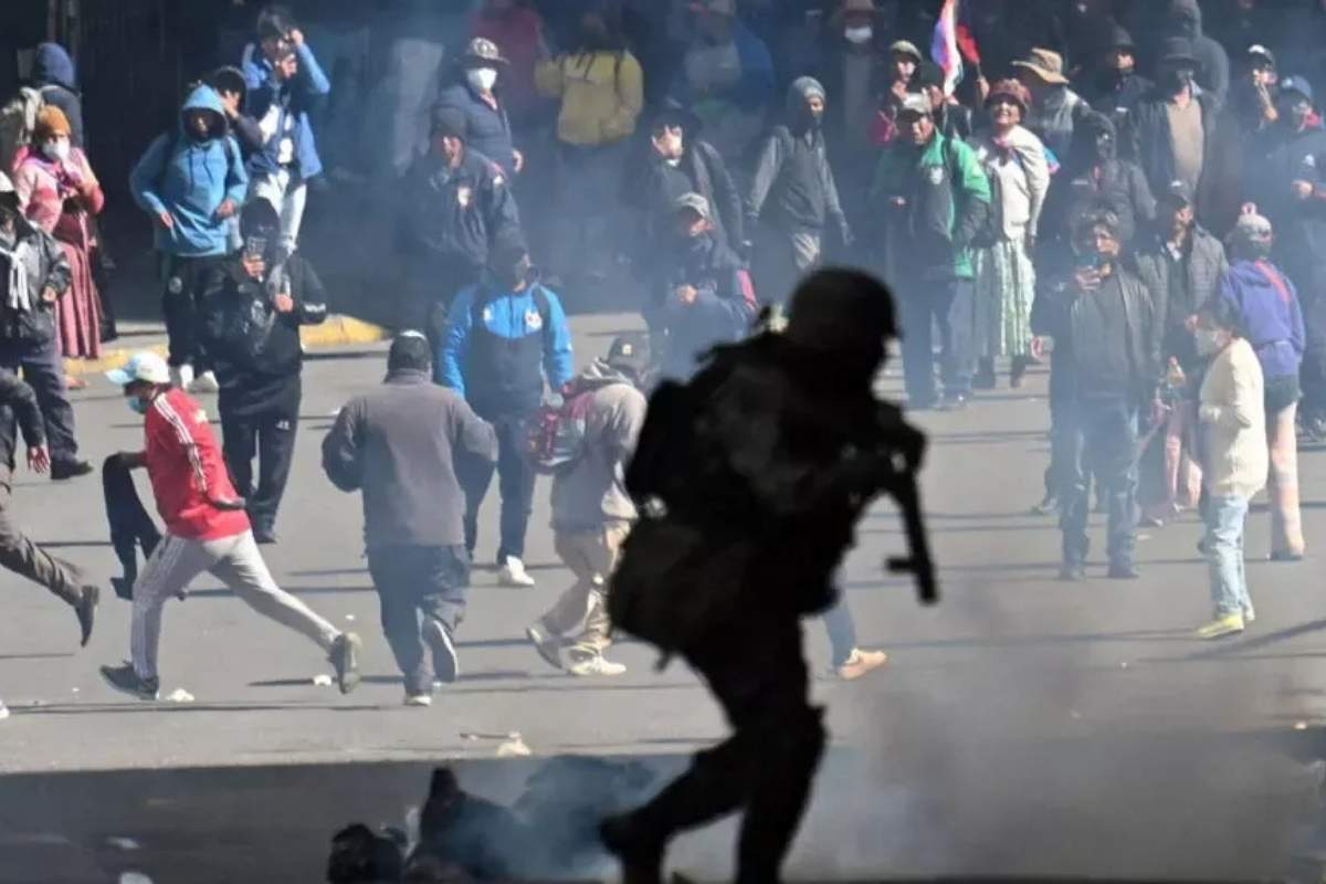 Bolivia enfrenta nueva fase de tensión política y social tras más de 50 bloqueos y la muerte de un manifestante