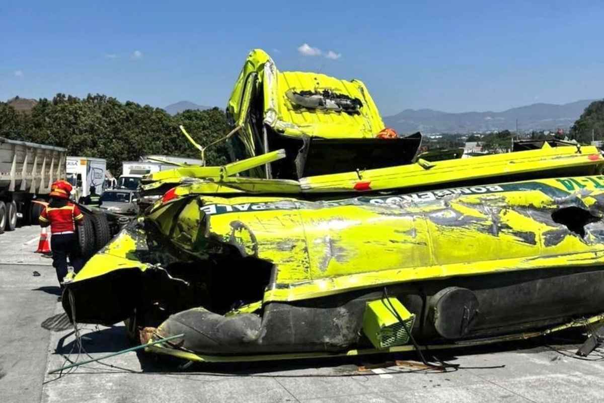 Bomberos sufren accidente tras atender incendio en ruta de carretera a El Salvador a Villa Canales
