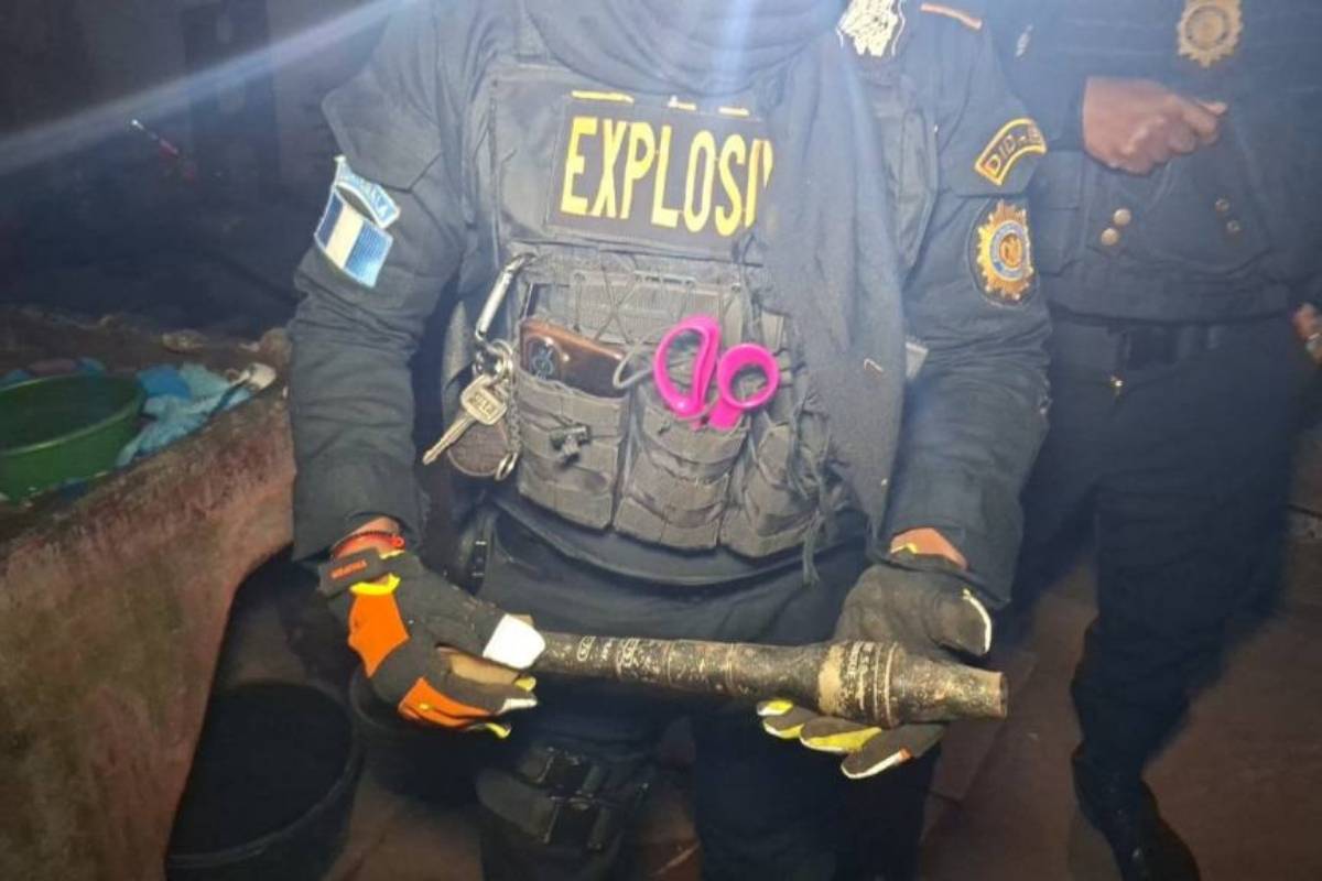 Encuentran explosivo mientras albañiles excavaban en Chimaltenango
