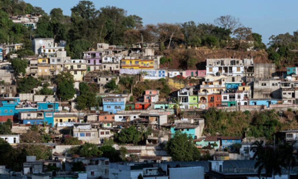 Guatemala entre dos modelos populismo político o modernización económica