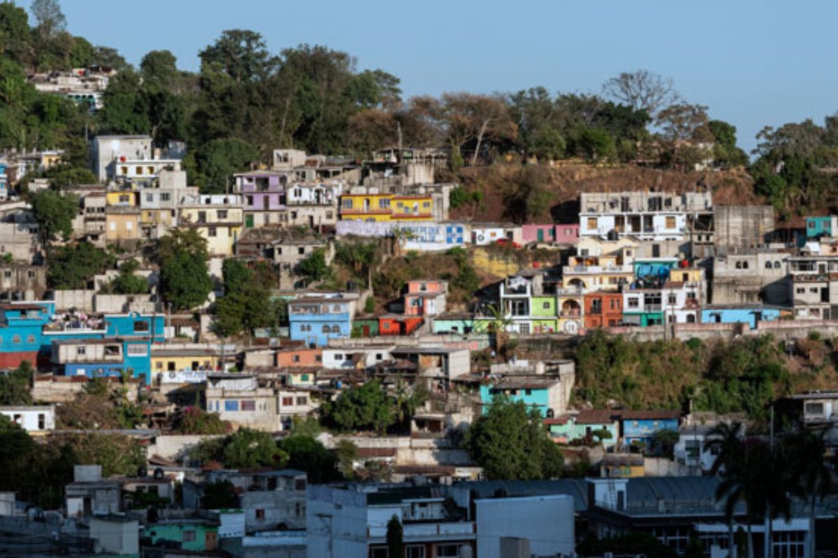 Guatemala entre dos modelos populismo político o modernización económica
