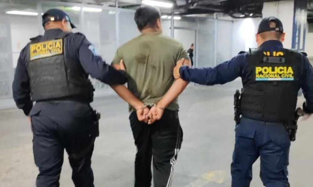 Horror en zona 18 capturan a dos presuntos pandilleros mientras desmembraban a un hombre