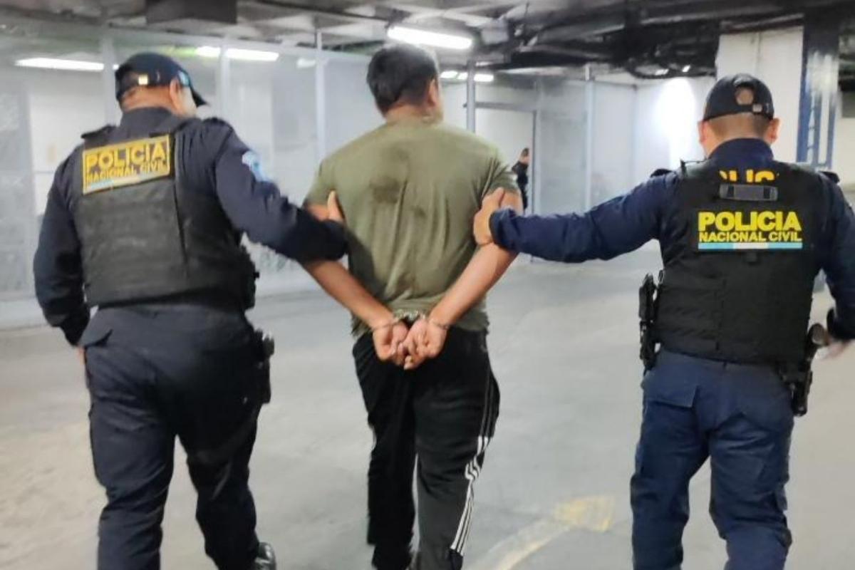 Horror en zona 18 capturan a dos presuntos pandilleros mientras desmembraban a un hombre