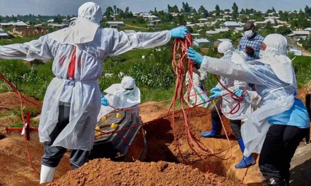 OMS alerta por avance del ébola en medio de la guerra en Congo