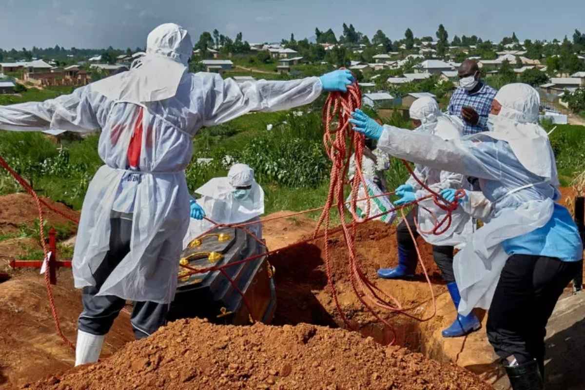 OMS alerta por avance del ébola en medio de la guerra en Congo