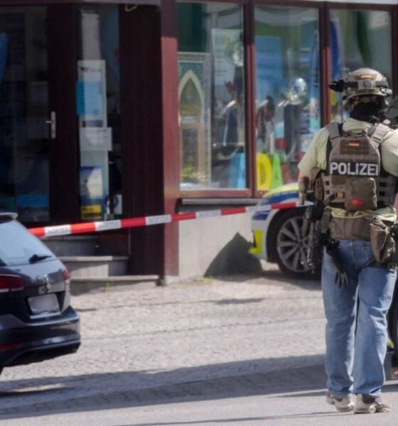 Un asalto bancario en Sinzig, Alemania, terminó con rehenes liberados y sospechosos prófugos