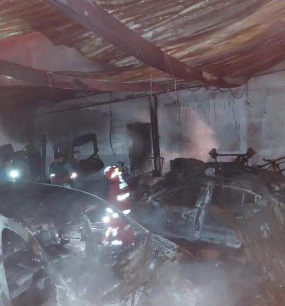 Vehículos quedan reducidos a cenizas tras incendio en taller de Mixco