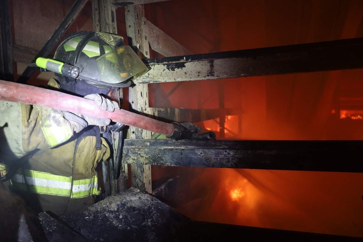 Voraz incendio destruye mercadería en ruta a El Salvador