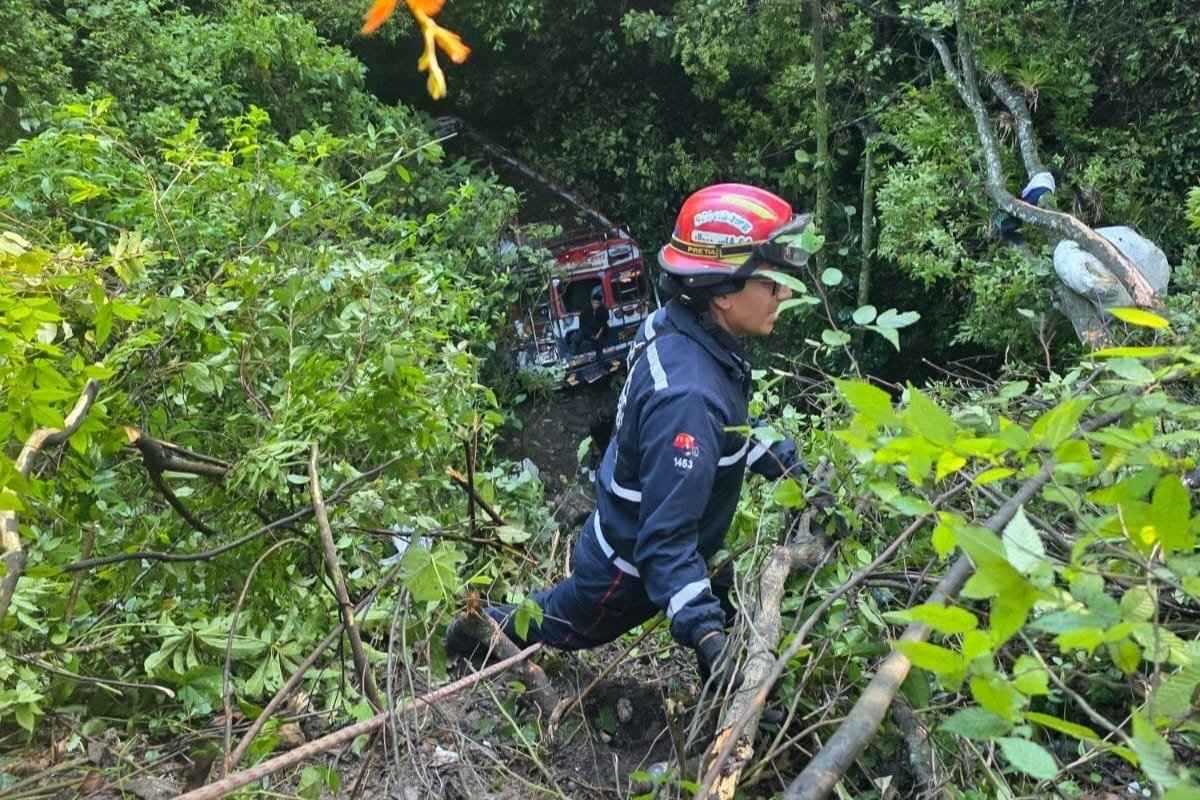 Autobús cae a una hondonada en Chichicastenango identifican a los primeros heridos y descartan fallecidos