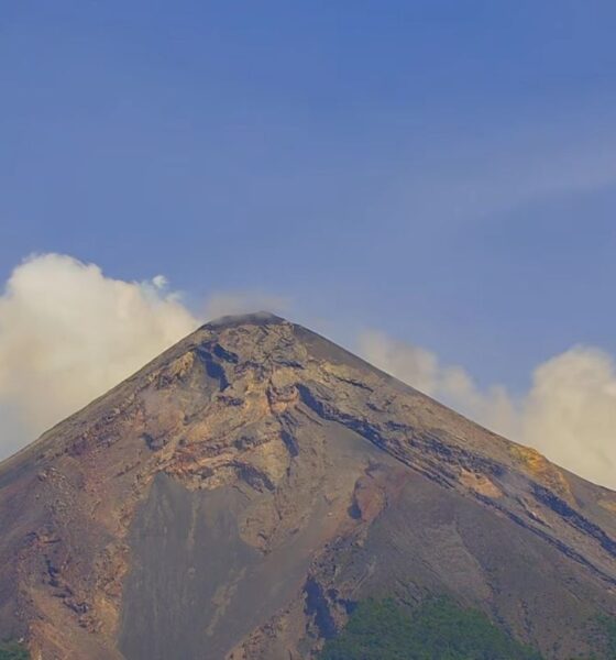 Autoridades alertan por recorridos ilegales hacia los volcanes de Fuego y Santiaguito