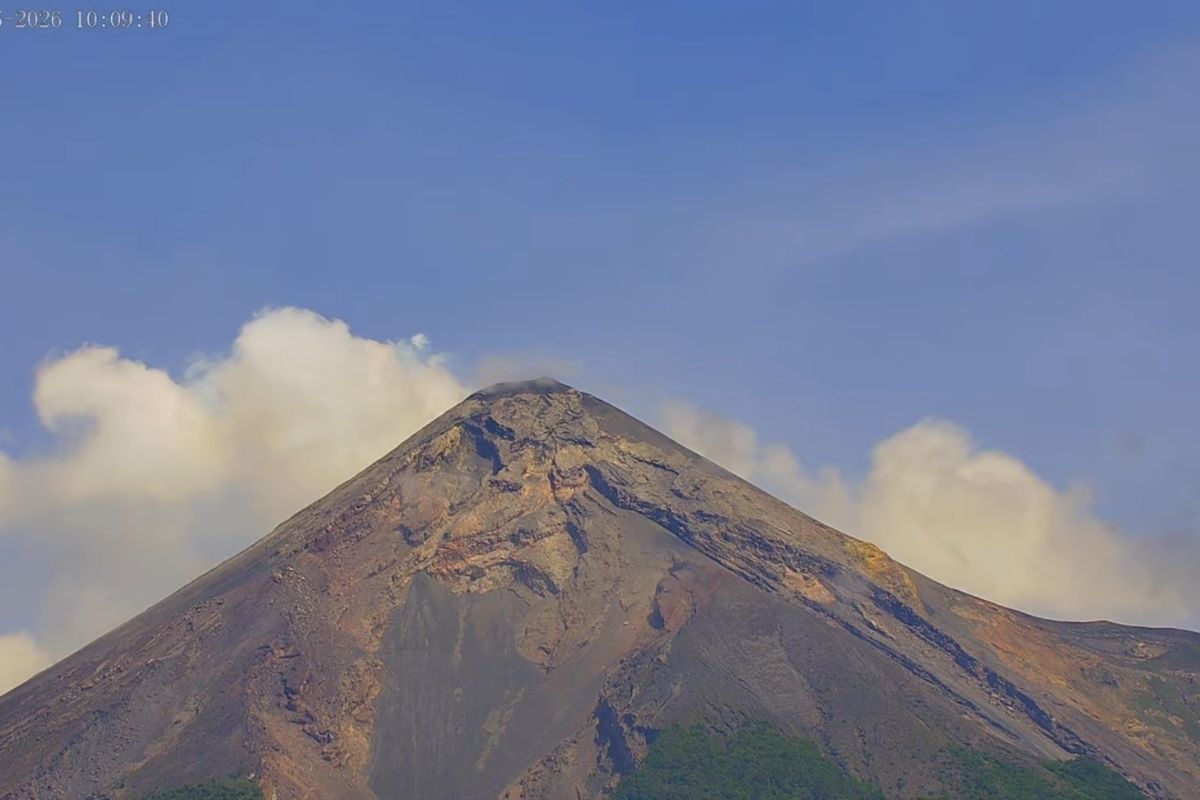 Autoridades alertan por recorridos ilegales hacia los volcanes de Fuego y Santiaguito