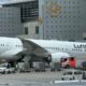 Boeing 787 de Lufthansa sufre colapso del tren delantero en Fráncfort y deja varios heridos antes de un vuelo a Los Ángeles