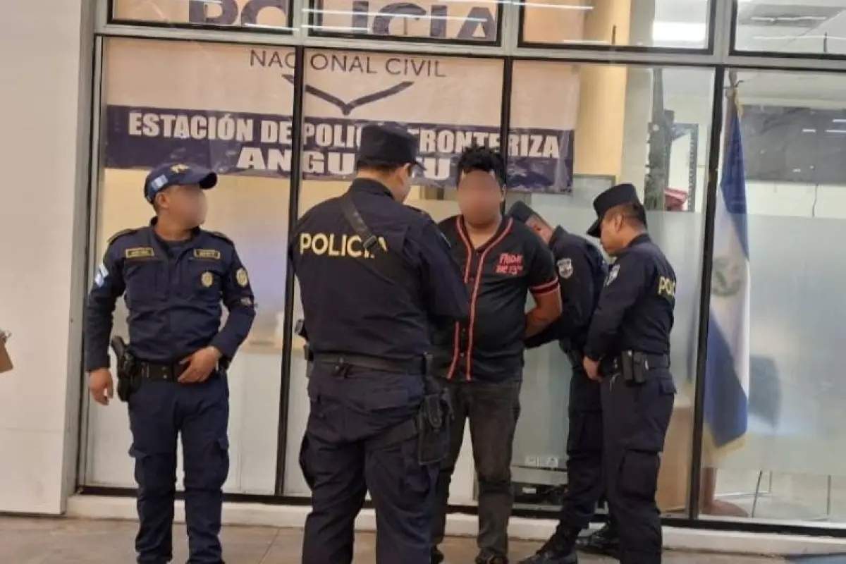 Capturan en Zacapa a salvadoreño con alerta roja internacional y lo entregan a El Salvador
