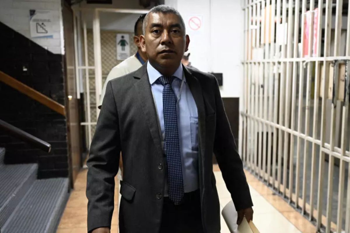 Diputado presenta denuncia contra exjefe de FECI por falta de avances en investigación del caso Sputnik V
