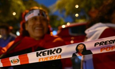 Fujimori encabeza la reñida elección presidencia de Perú