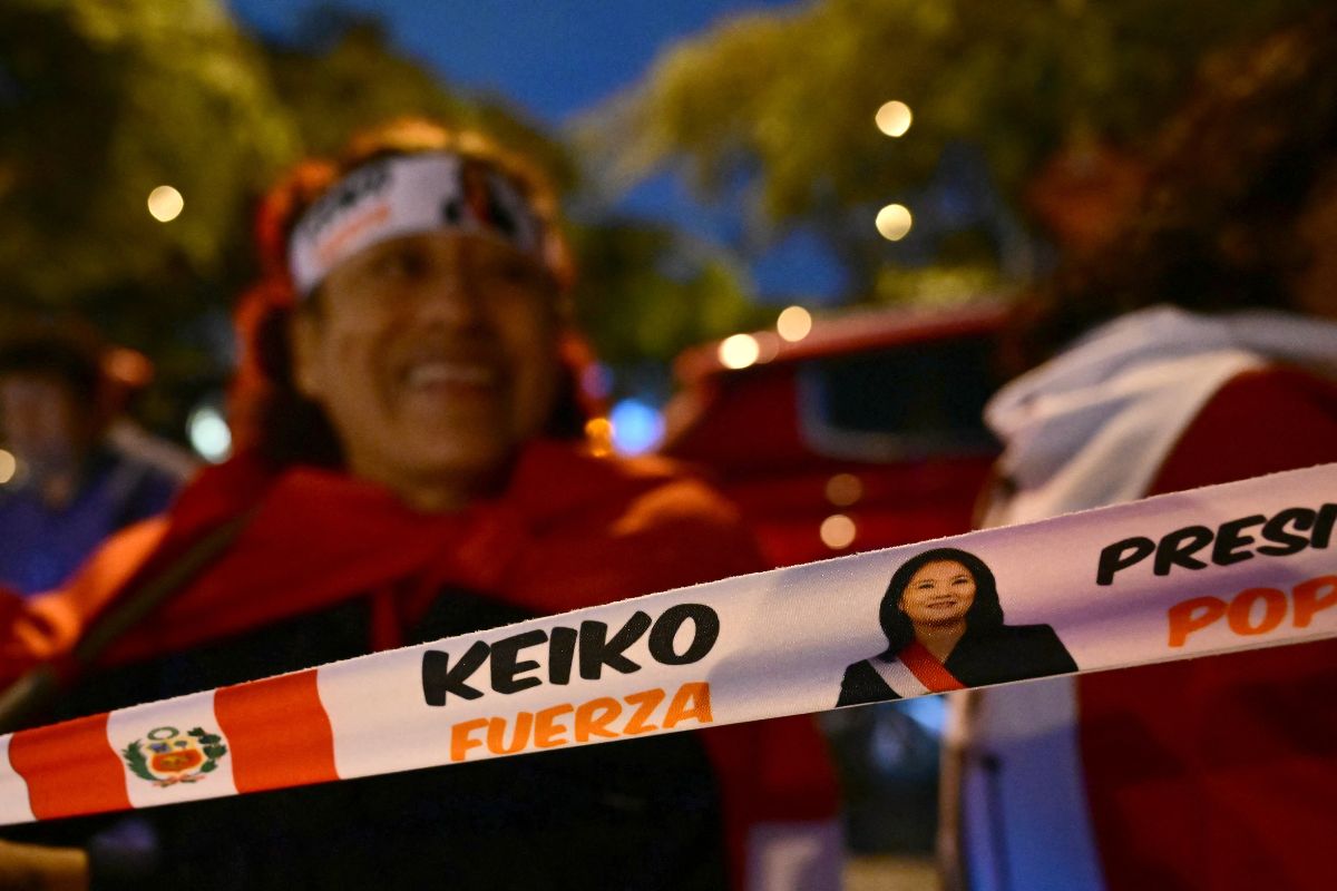 Fujimori encabeza la reñida elección presidencia de Perú