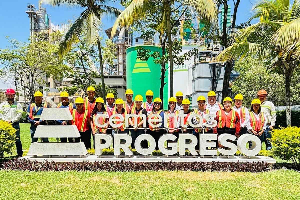 Futuros profesionales de SSO analizan la seguridad industrial en Planta San Miguel