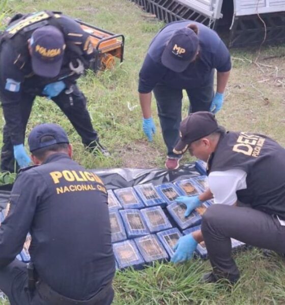 Hallan 72 kilos de cocaína ocultos en camión abandonado en Retalhuleu