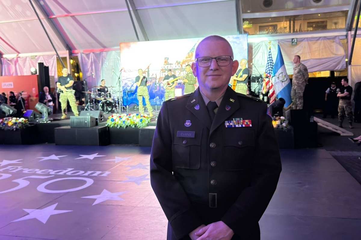 La Banda de la Guardia Nacional del Ejército de Arkansas se robó el espectáculo en la fiesta del 4 de Julio de la Embajada de Estados Unidos que celebró el 250 aniversario del país