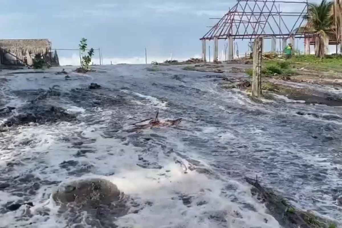 Oleaje elevado mantiene bajo vigilancia varios puntos del litoral guatemalteco