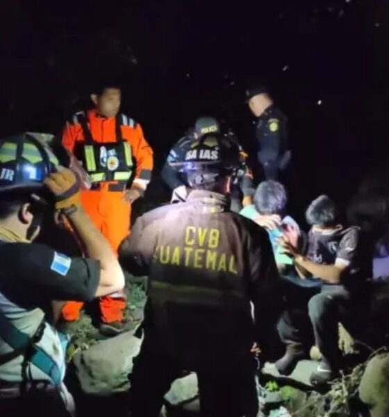 Rescatan a 11 adolescentes tras más de 11 horas de búsqueda en una montaña de Amatitlán