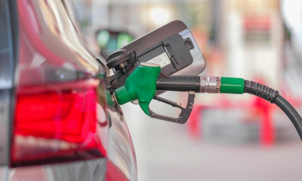 Subsidio aún sostiene los combustibles pese a nueva baja en precios