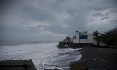 Tormenta Cristina eleva vigilancia en Guatemala mientras lluvias y oleaje dejan daños en Iztapa