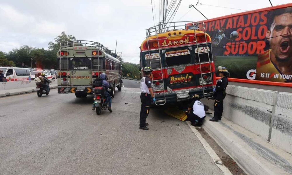 Bus pierde el control en Vista Hermosa y deja un fallecido en zona 15