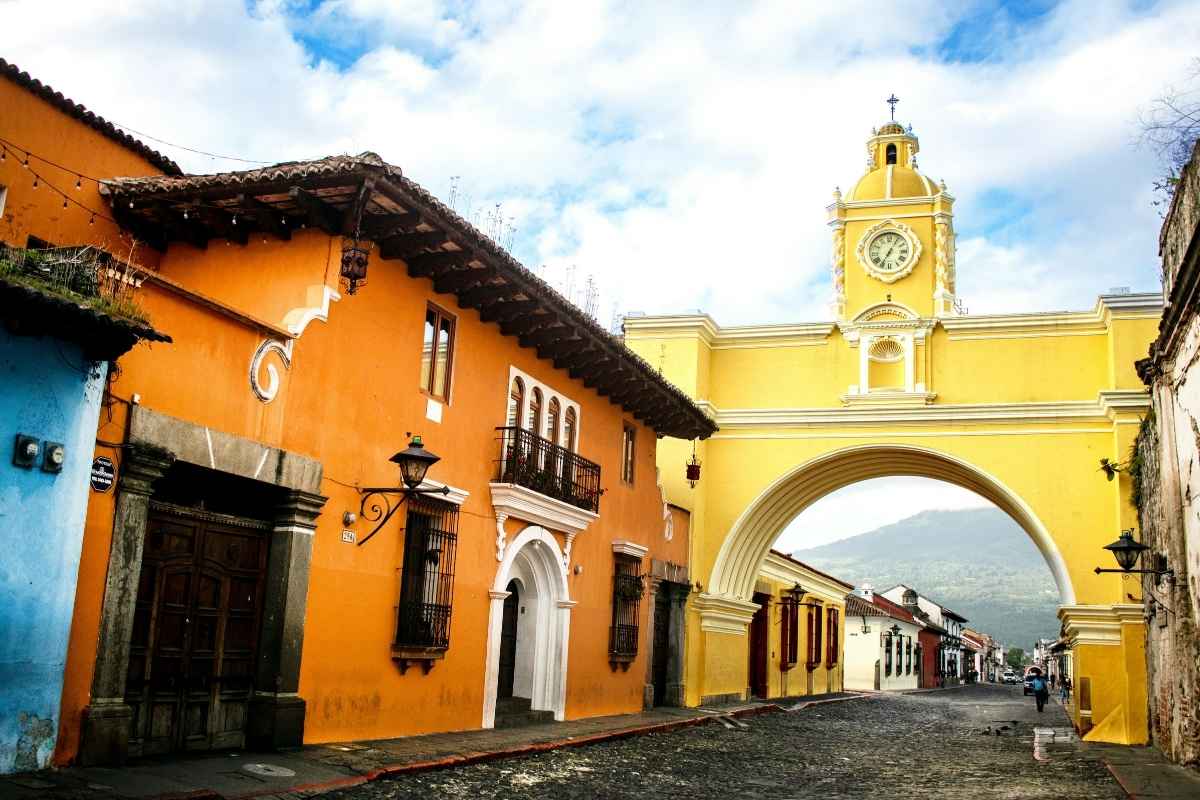 CC frena sanciones por parqueo en Antigua Guatemala y abre revisión del reglamento municipal