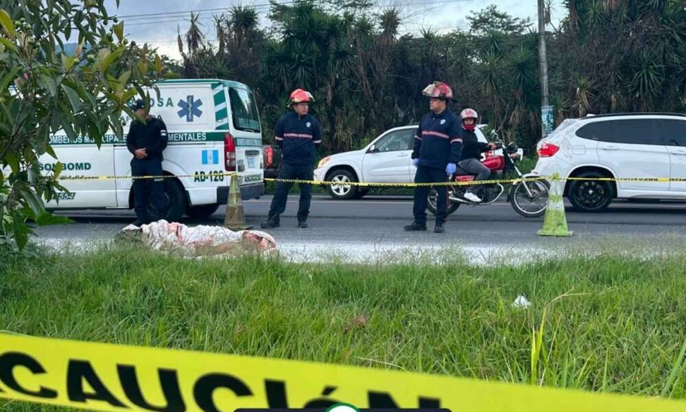 Hallan cuerpo envuelto en sábanas a un costado de carretera en San Miguel Petapa