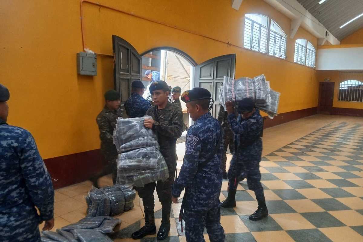 Helicópteros del Ejército aceleran entrega de ayuda a comunidades aisladas por inundaciones