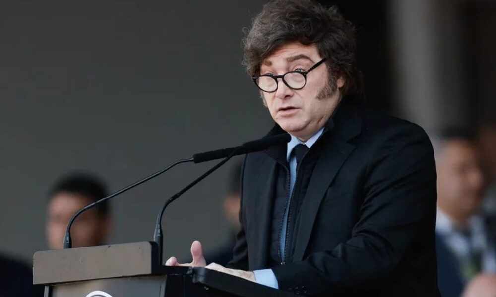 Milei endurece la Ley de Migraciones Argentina podrá negar el ingreso y expulsar extranjeros por mensajes de odio