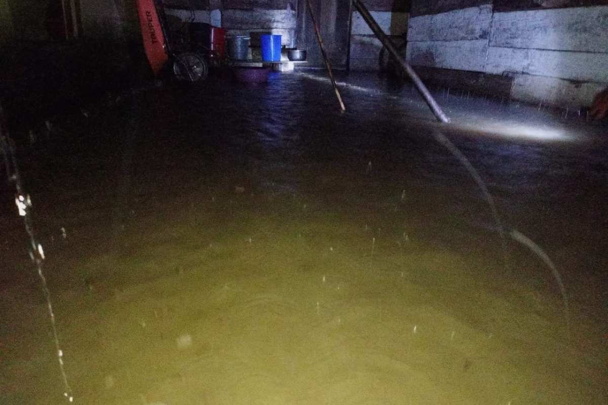 Río Zarco se desborda y provoca inundaciones en viviendas de Panzós