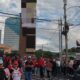 Salubristas inician concentración en la calzada Roosevelt y autoridades monitorean posibles complicaciones viales