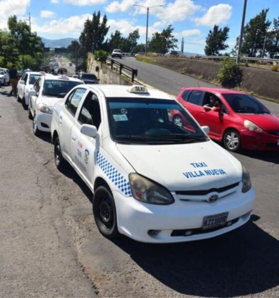 Taxistas anuncian nuevas protestas ante aumento en los precios de combustibles