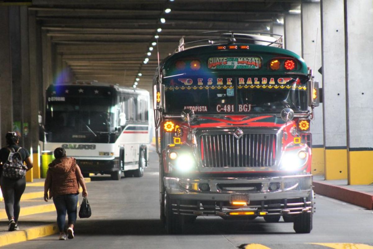 Transportistas urbanos de Guatemala movilizan 200 buses por alza del diésel